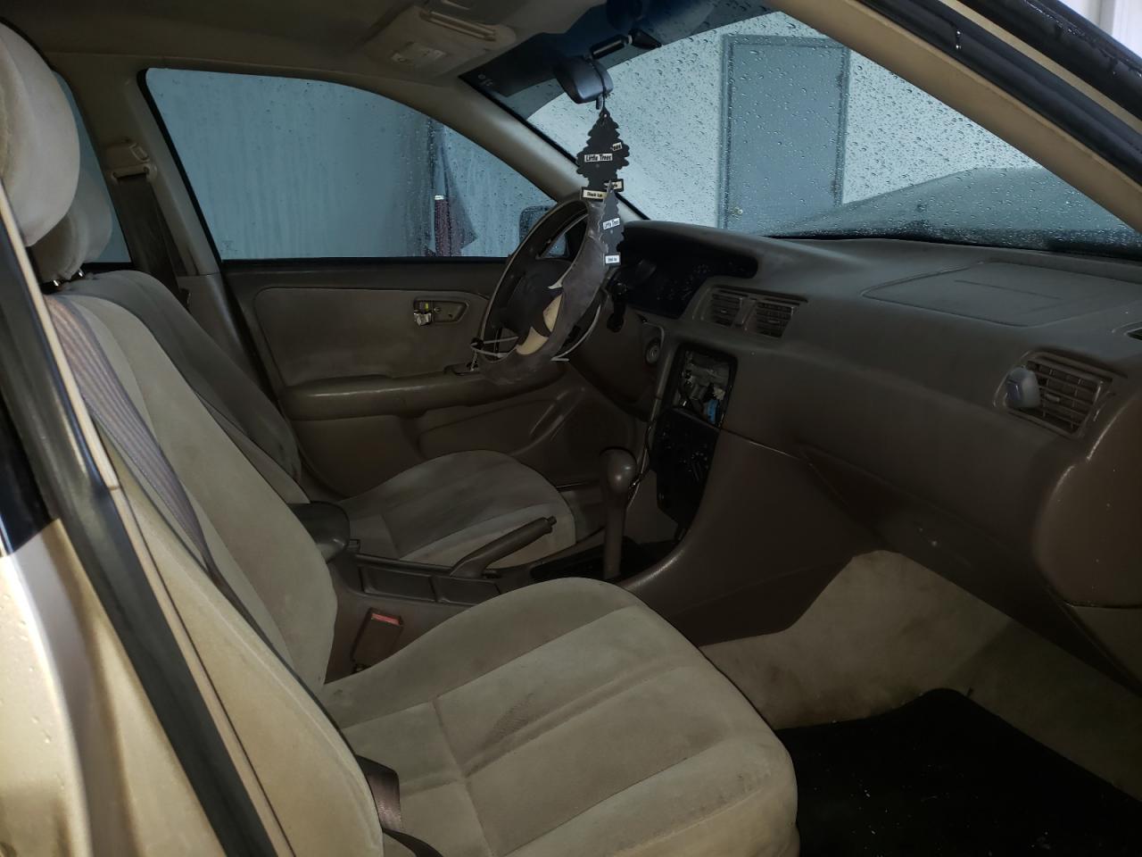 Photo 5 from auction – 2000 TOYOTA CAMRY CE with VIN 4T1BG22K0YU978724