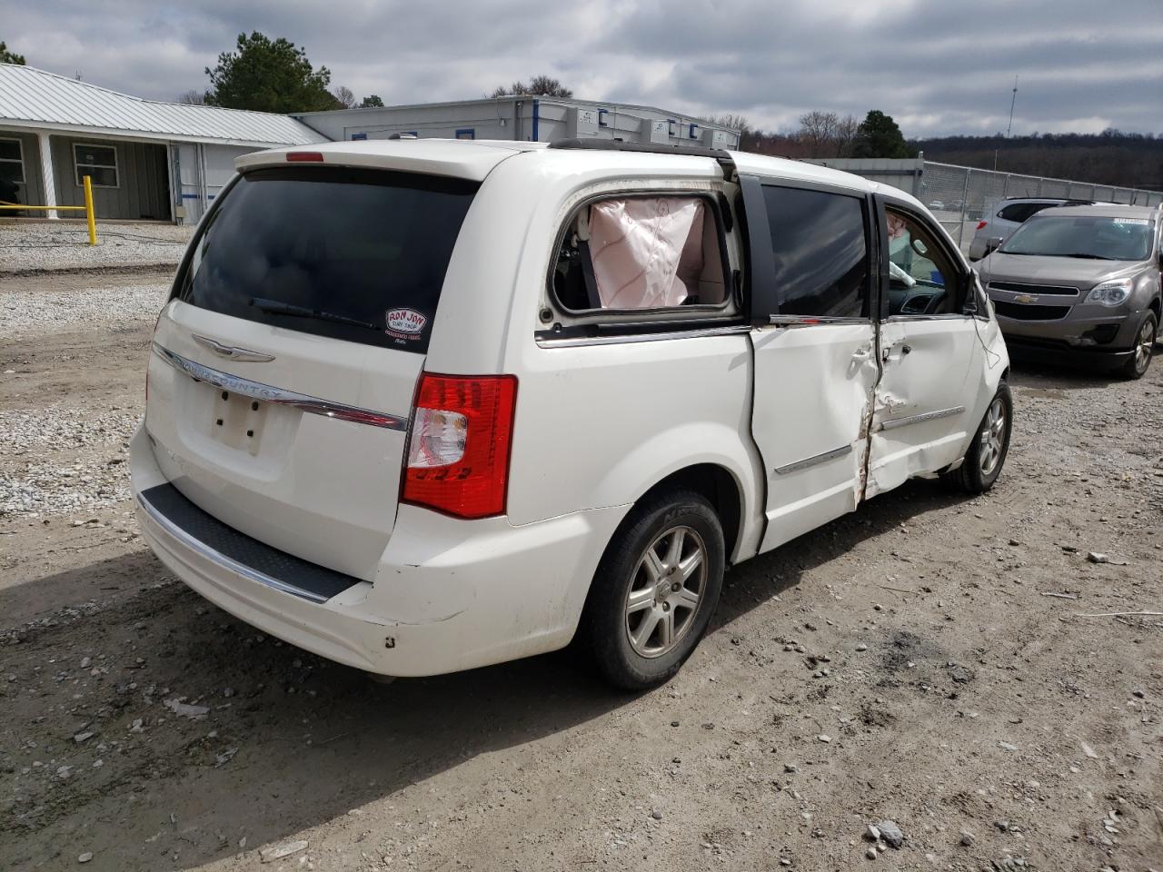 Photo 4 from auction – 2011 CHRYSLER TOWN & COU with VIN 2A4RR5DG3BR685910