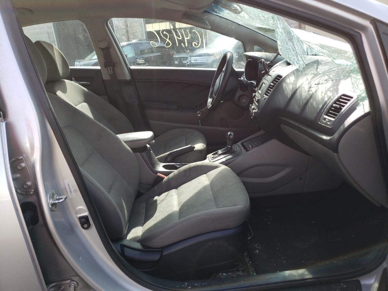 Photo 5 from auction – 2015 KIA FORTE LX with VIN KNAFK4A63F5304673