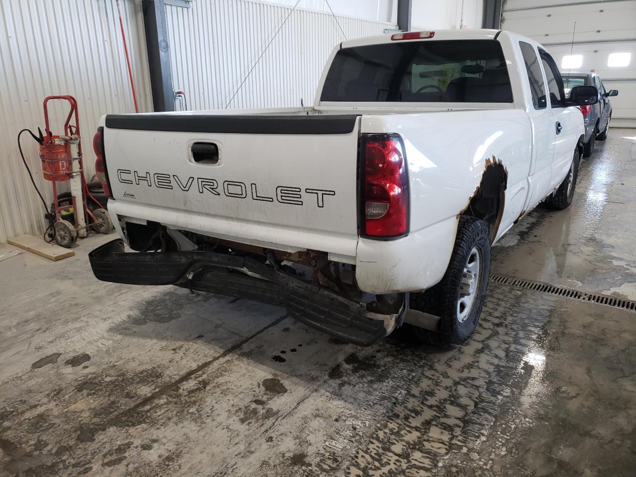 Photo 19 from auction – 2004 CHEVROLET SILVERADO with VIN 2GCEC19T341304028