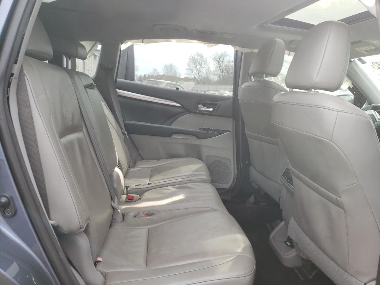 Foto 6 de la subasta – 2018 TOYOTA HIGHLANDER con VIN 5TDJZRFH0JS802641