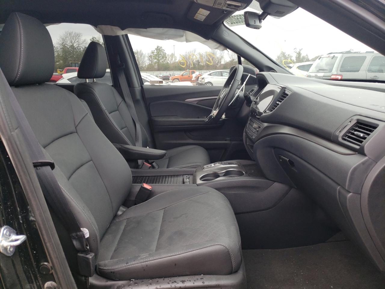 Photo 5 from auction – 2021 HONDA PASSPORT E with VIN 5FNYF7H53MB010586