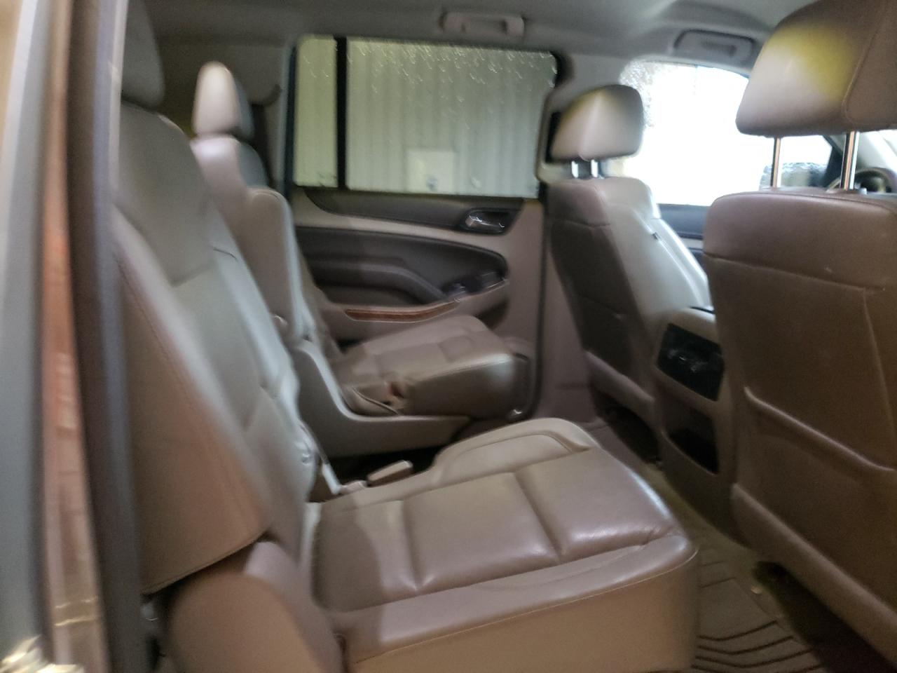 Photo 6 from auction – 2017 CHEVROLET SUBURBAN K with VIN 1GNSKJKC8HR402315