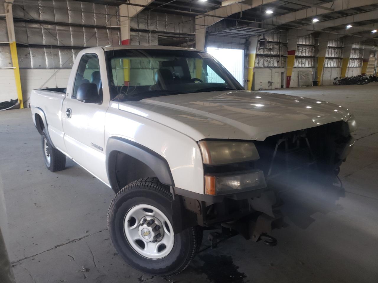 CHEVROLET SILVERADO 2004 con VIN 1GCHC24U44E285426 - Foto de la subasta