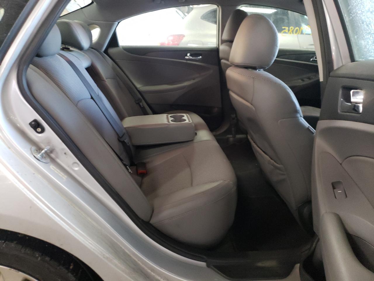 Photo 6 from auction – 2011 HYUNDAI SONATA SE with VIN 5NPEC4AC9BH115604