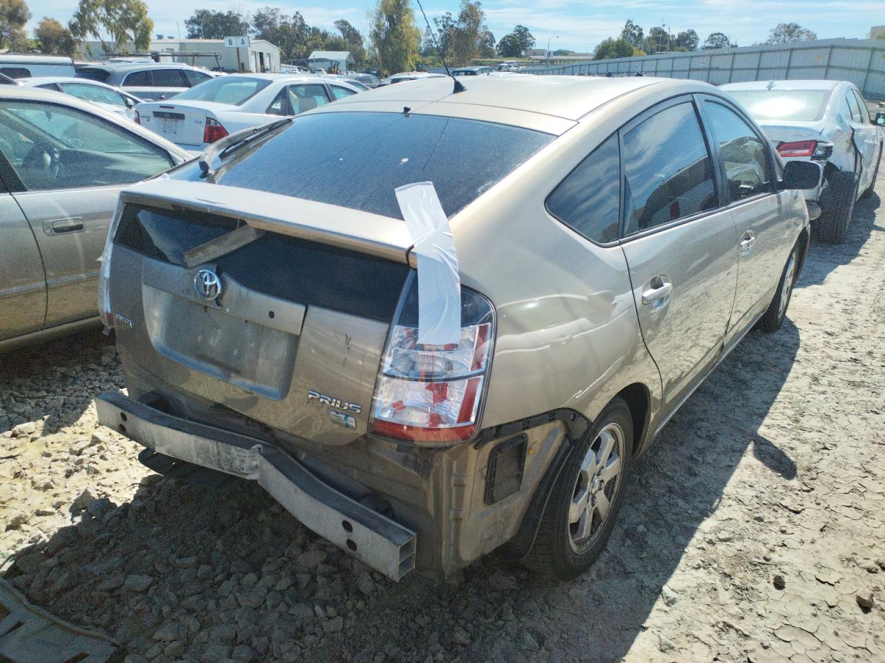 Photo 4 from auction – 2004 TOYOTA PRIUS with VIN JTDKB20U040013547