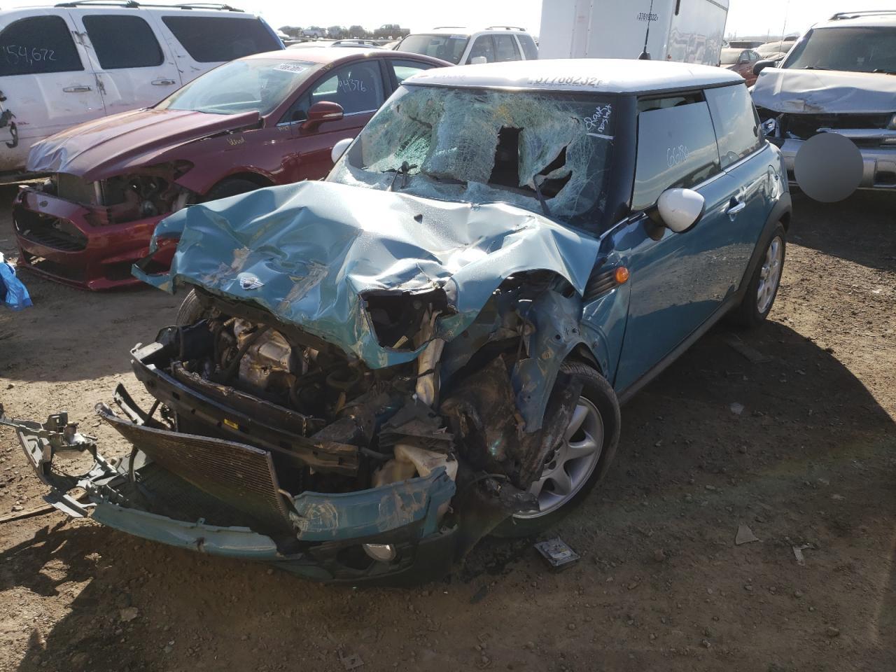 Photo 2 from auction – 2007 MINI COOPER with VIN WMWMF335X7TT54137