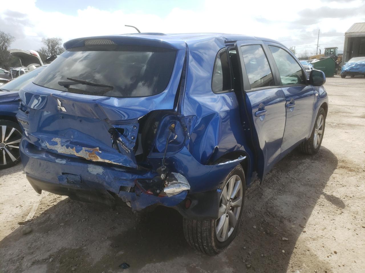 Фото 4 с аукциона – 2015 MITSUBISHI OUTLANDER с VIN 4A4AP3AU9FE047468