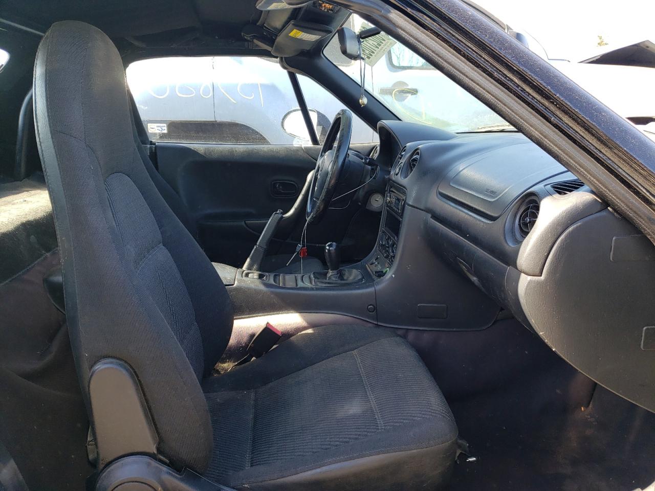 Photo 5 from auction – 1999 MAZDA MX-5 MIATA with VIN JM1NB3530X0110030