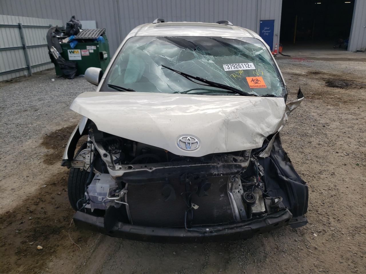 Photo 9 from auction – 2017 TOYOTA SIENNA XLE with VIN 5TDYZ3DC6HS794851
