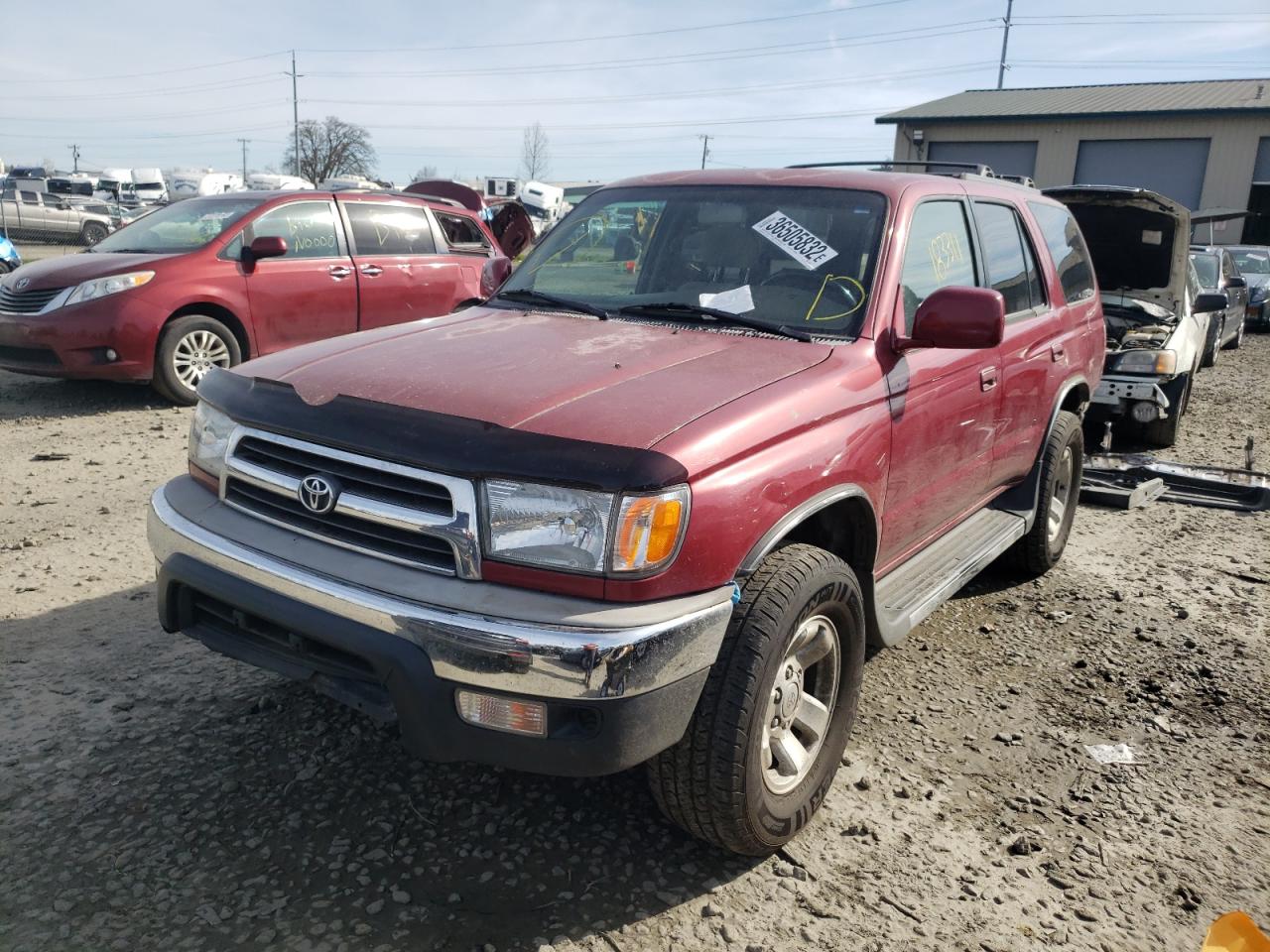 Photo 2 from auction – 2000 TOYOTA 4RUNNER SR with VIN JT3GN86R1Y0152681