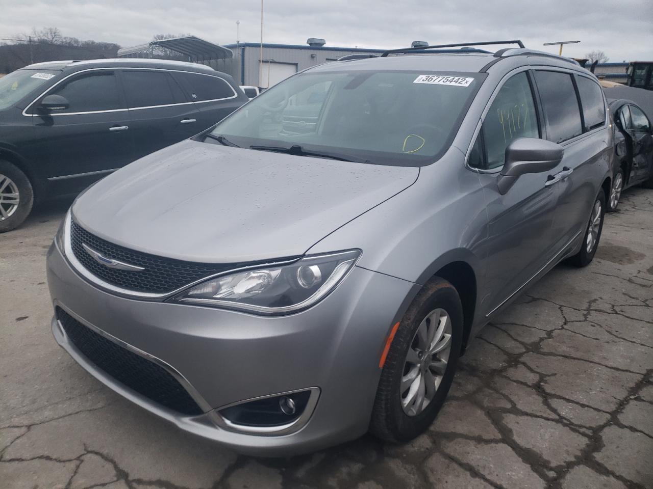 Photo 2 from auction – 2018 CHRYSLER PACIFICA T with VIN 2C4RC1BG9JR287781