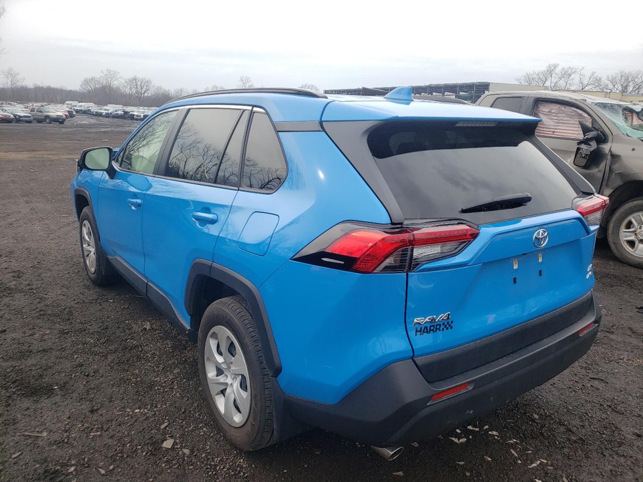 Photo 3 from auction – 2019 TOYOTA RAV4 LE with VIN JTMF1RFV5KD518681