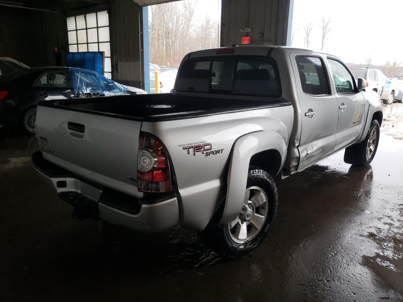 Photo 4 from auction – 2011 TOYOTA TACOMA DOU with VIN 3TMLU4EN3BM066880