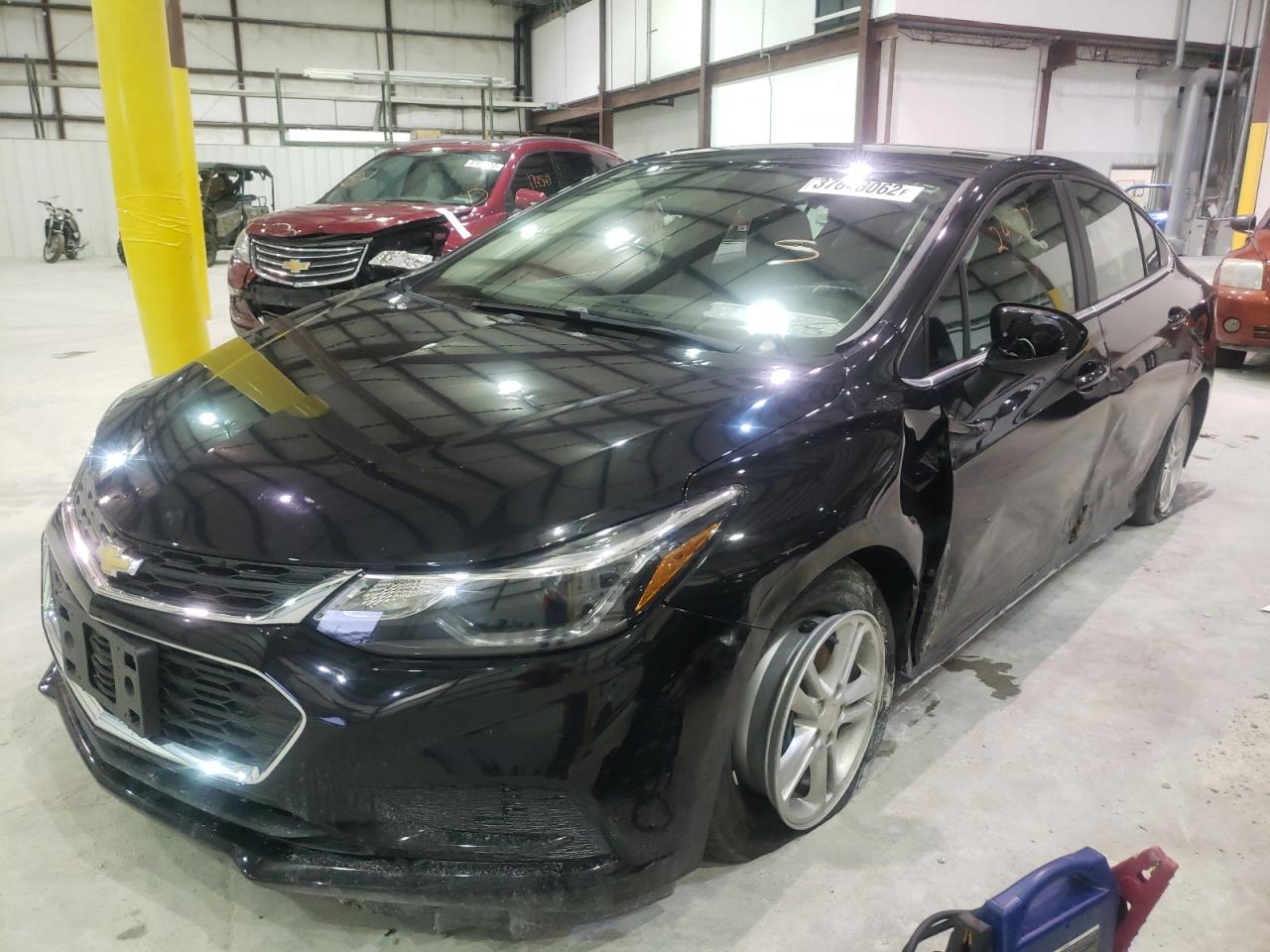 Photo 2 from auction – 2018 CHEVROLET CRUZE LT with VIN 1G1BE5SM3J7244346