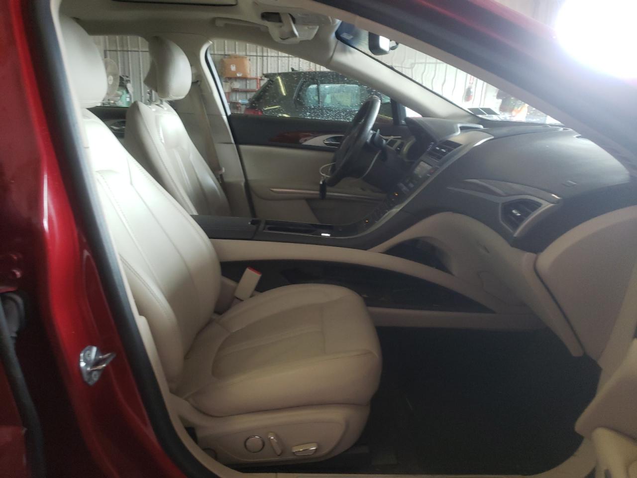 Photo 5 from auction – 2016 LINCOLN MKZ with VIN 3LN6L2G99GR620269