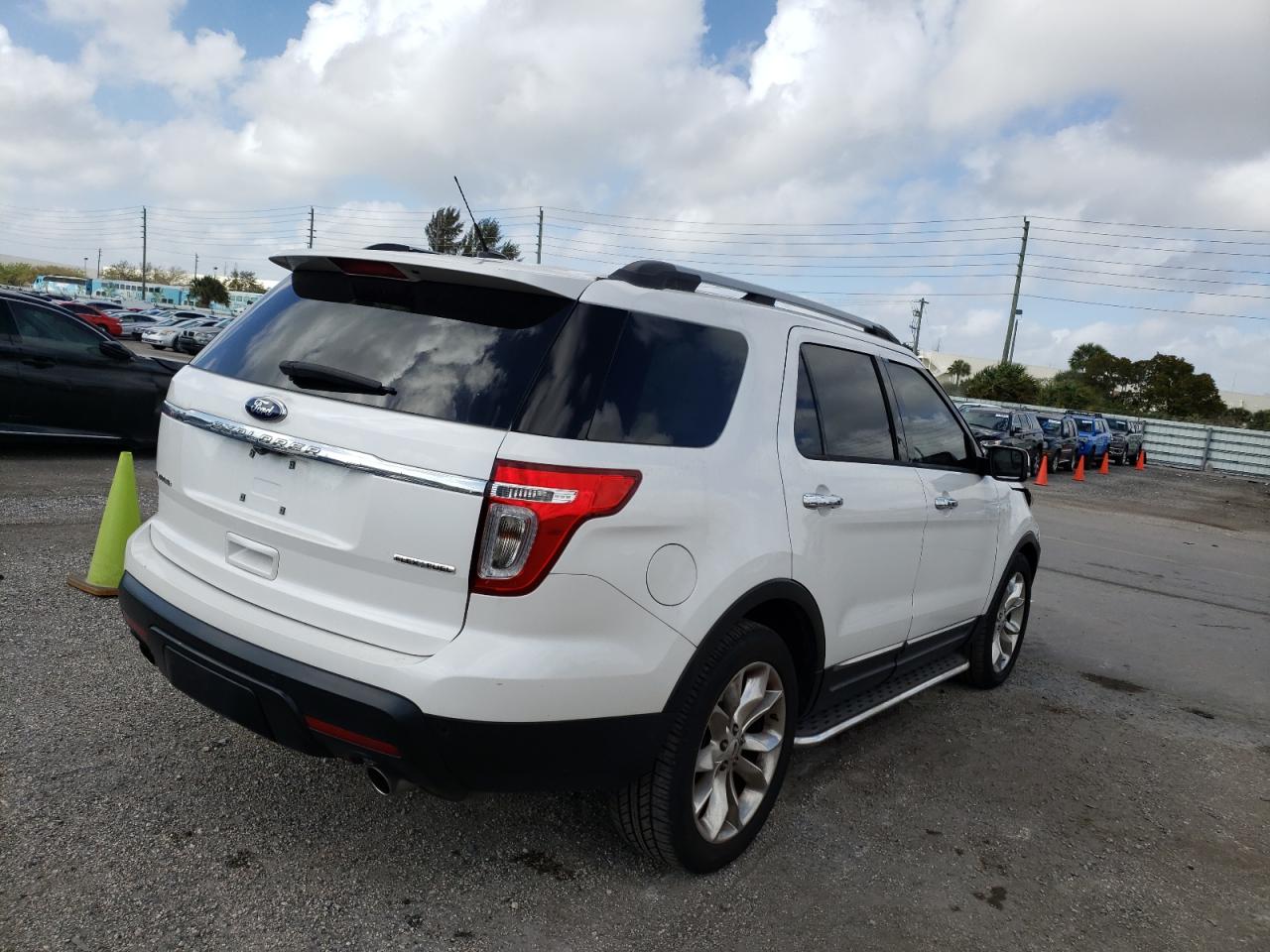 Photo 4 from auction – 2014 FORD EXPLORER L with VIN 1FM5K7F86EGA21015