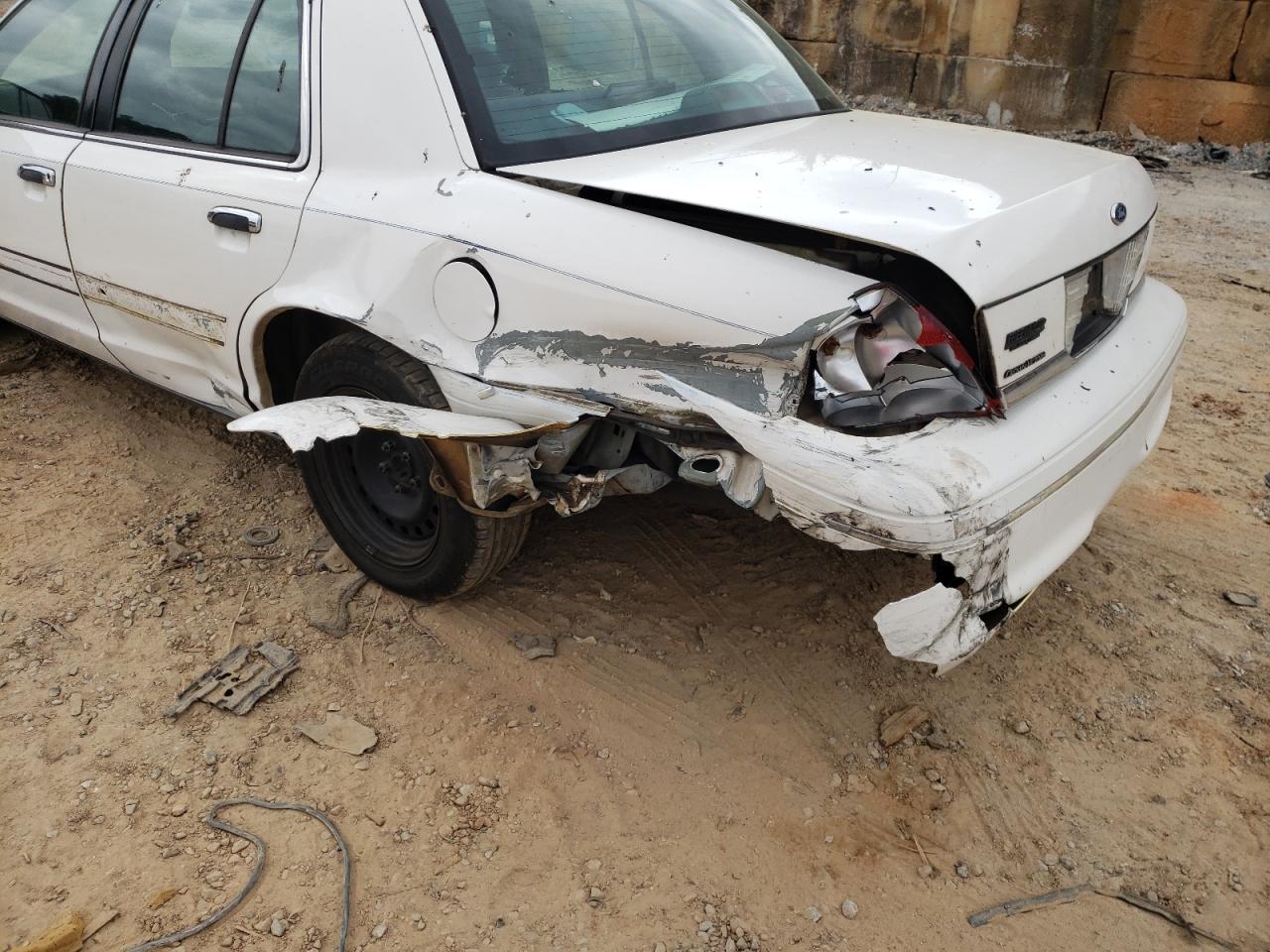 Photo 9 from auction – 2000 FORD CROWN VICT with VIN 2FAFP73W7YX128821