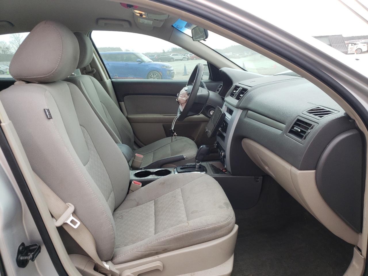 Photo 5 from auction – 2011 FORD FUSION S with VIN 3FAHP0GA7BR266329