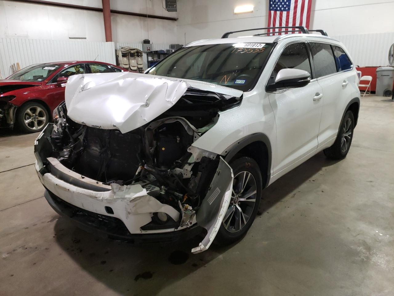 Photo 2 from auction – 2016 TOYOTA HIGHLANDER with VIN 5TDKKRFH8GS173535