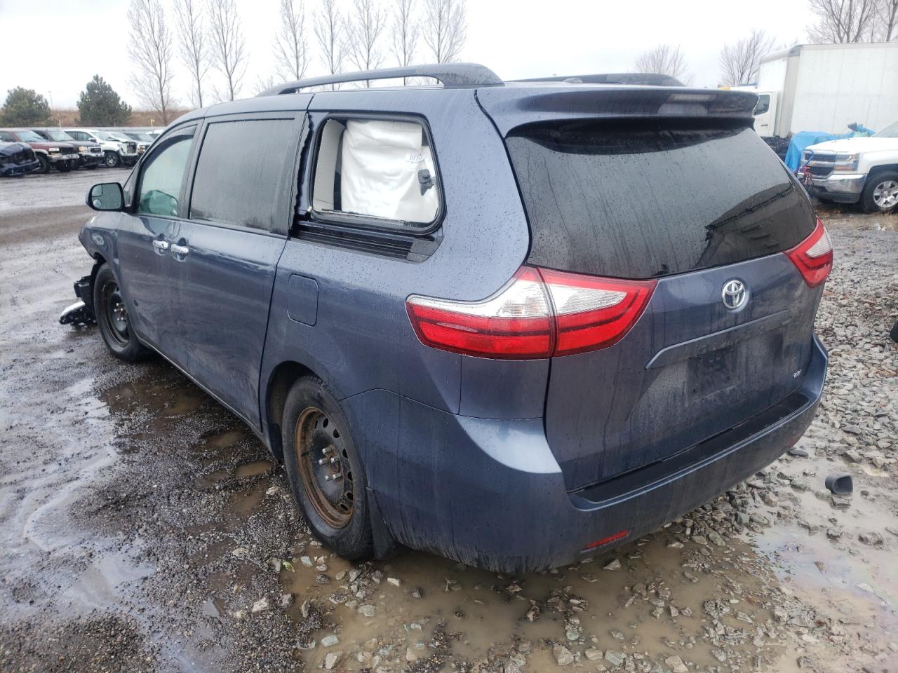 Photo 3 from auction – 2015 TOYOTA SIENNA LE with VIN 5TDKK3DC3FS554809