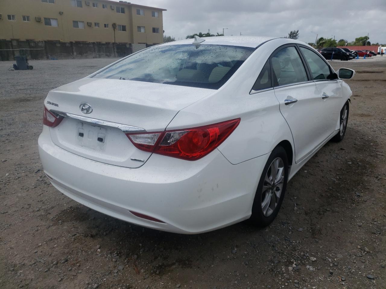 Photo 4 from auction – 2013 HYUNDAI SONATA SE with VIN 5NPEC4AC4DH643280