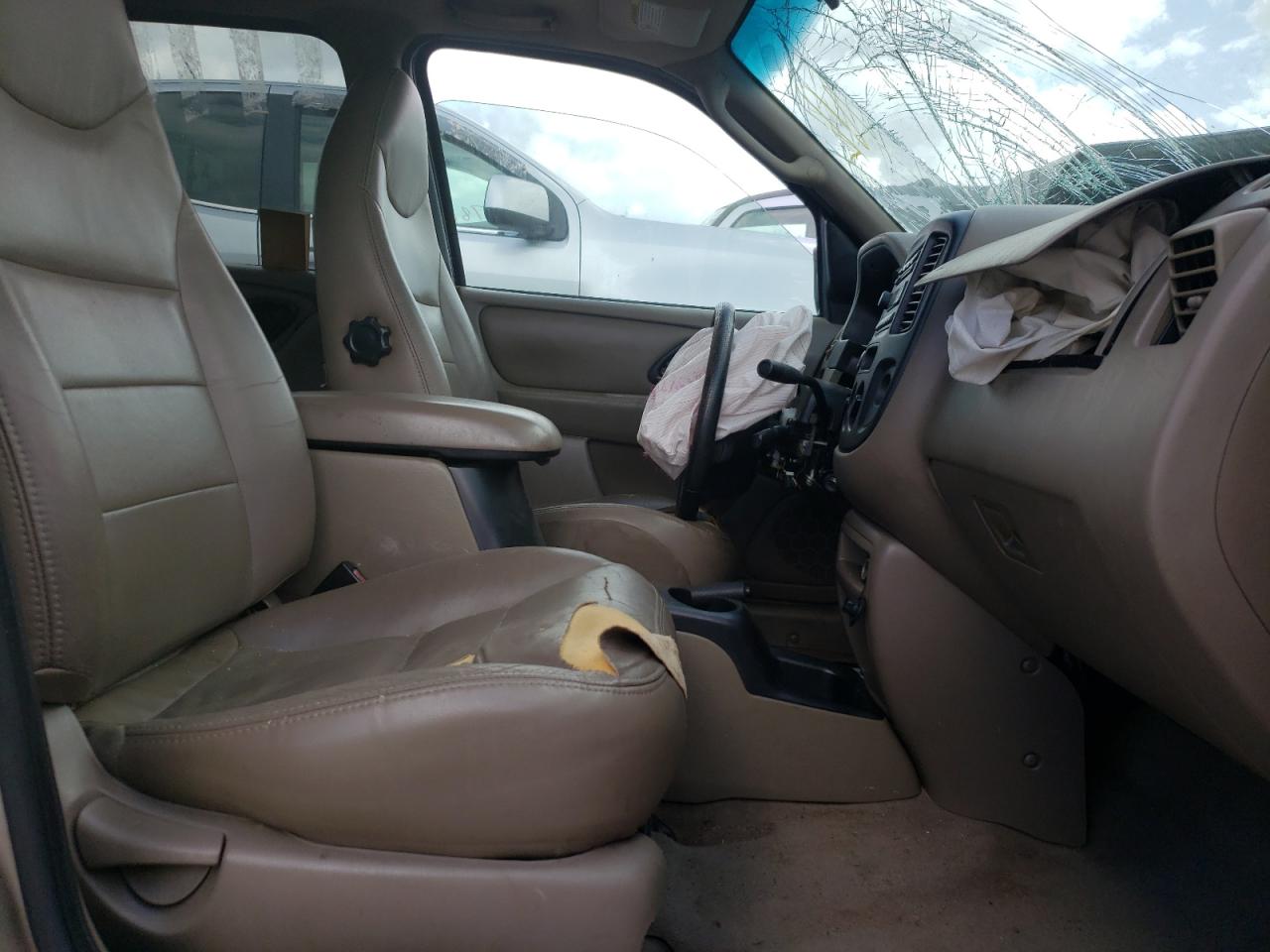 Photo 5 from auction – 2001 FORD ESCAPE with VIN 1FMYU03151KB51591