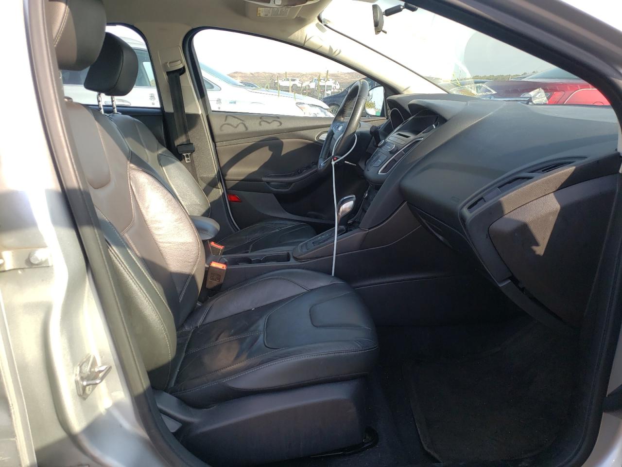 Photo 5 from auction – 2016 FORD FOCUS SE with VIN 1FADP3F22GL321236