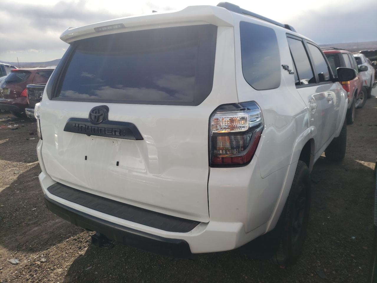 Photo 4 from auction – 2020 TOYOTA 4RUNNER SR with VIN JTEBU5JR1L5822607