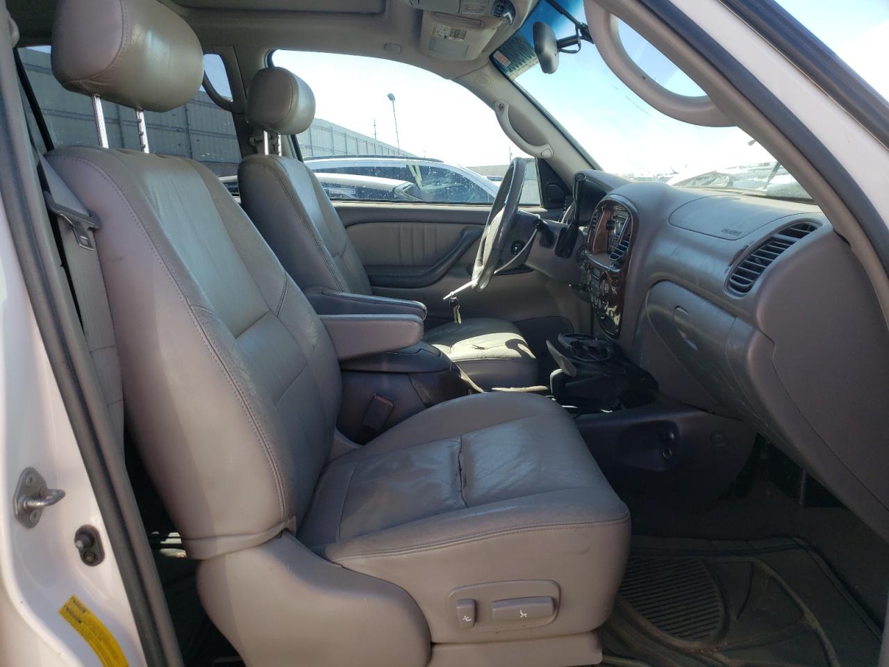 Photo 5 from auction – 2004 TOYOTA SEQUOIA LI with VIN 5TDBT48A04S222996
