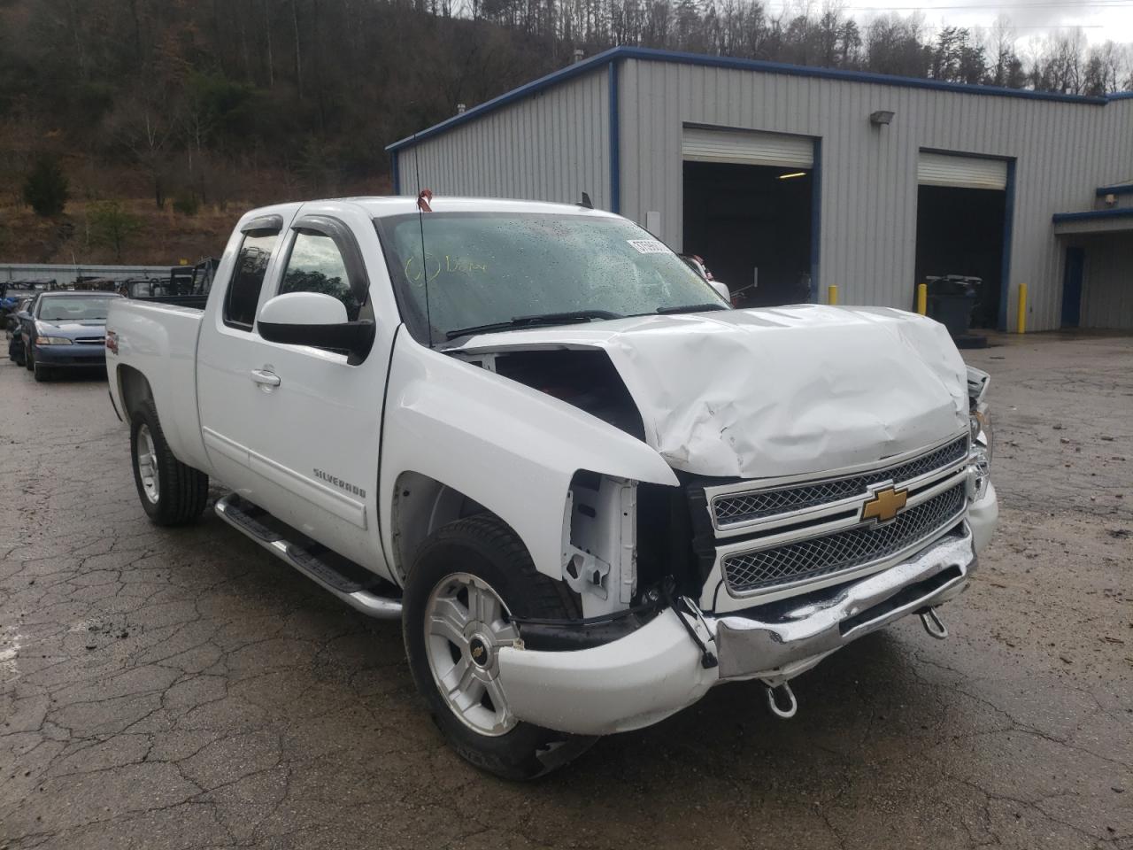 CHEVROLET SILVERADO 2013 with VIN 1GCRKSE70DZ147617 - Photo from auction