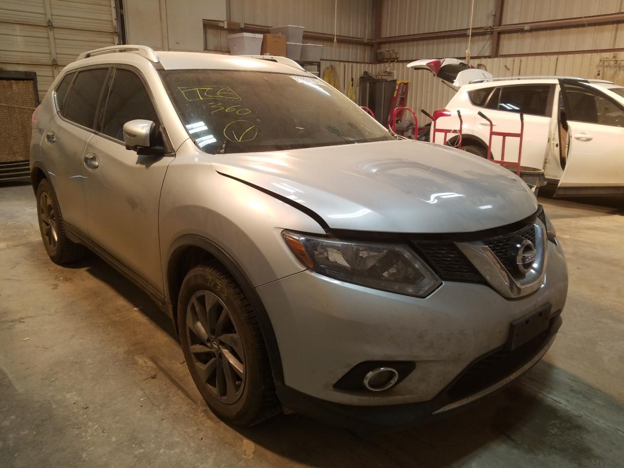 NISSAN ROGUE S 2016 with VIN KNMAT2MT0GP686747 - Photo from auction