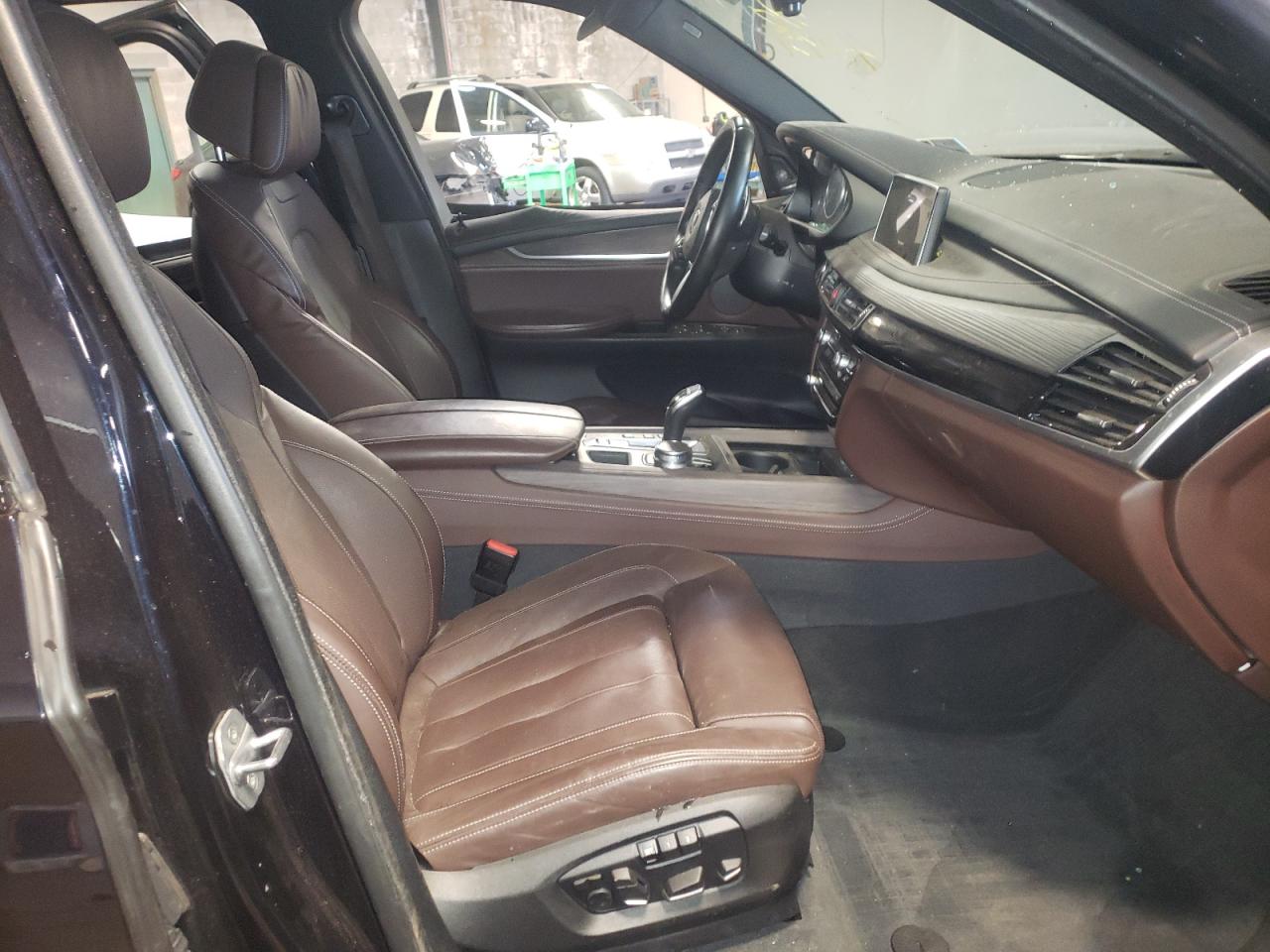 Photo 5 from auction – 2017 BMW X5 XDRIVE5 with VIN 5UXKR6C32H0U13765