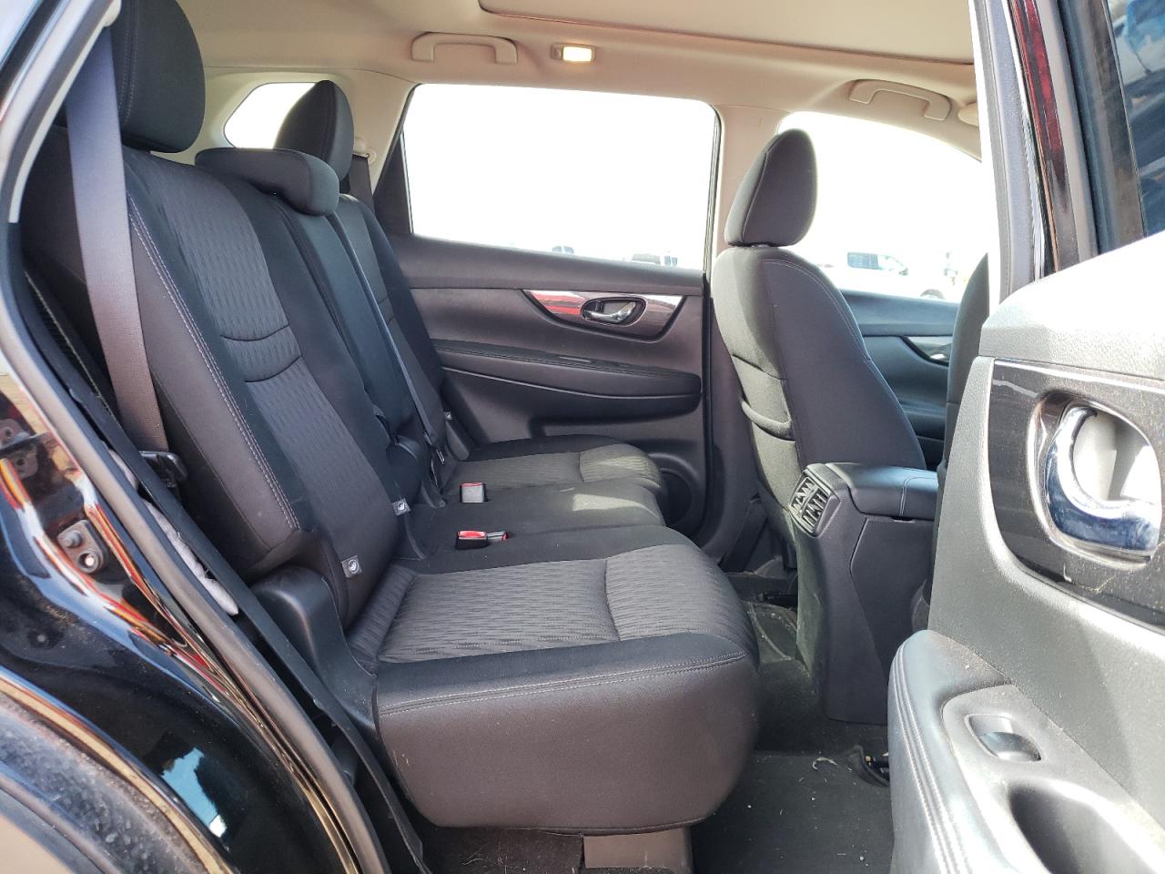 Photo 6 from auction – 2017 NISSAN ROGUE S with VIN 5N1AT2MTXHC756856