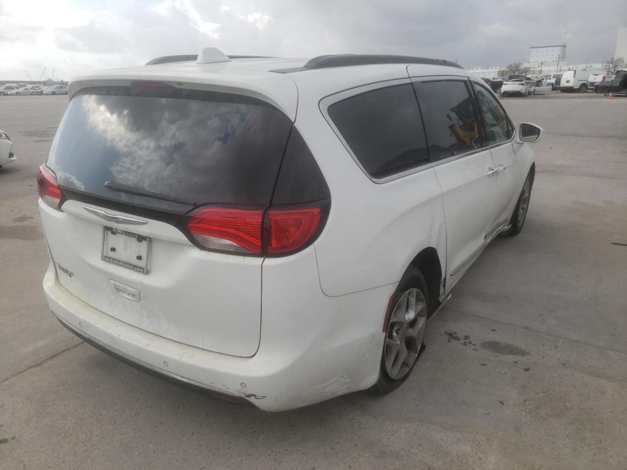 Photo 4 from auction – 2017 CHRYSLER PACIFICA T with VIN 2C4RC1BG0HR636207