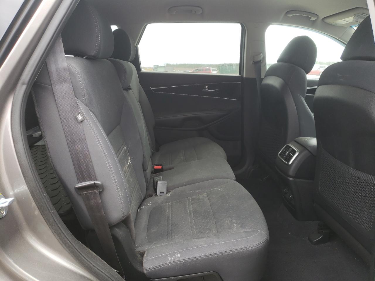 Photo 6 from auction – 2018 KIA SORENTO LX with VIN 5XYPG4A31JG338366