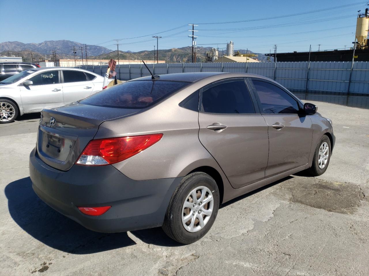 Photo 4 from auction – 2013 HYUNDAI ACCENT GLS with VIN KMHCT4AE9DU331790