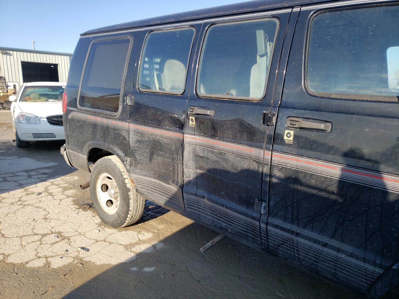 Photo 9 from auction – 1999 DODGE RAM VAN B1 with VIN 2B6HB11X4XK582678
