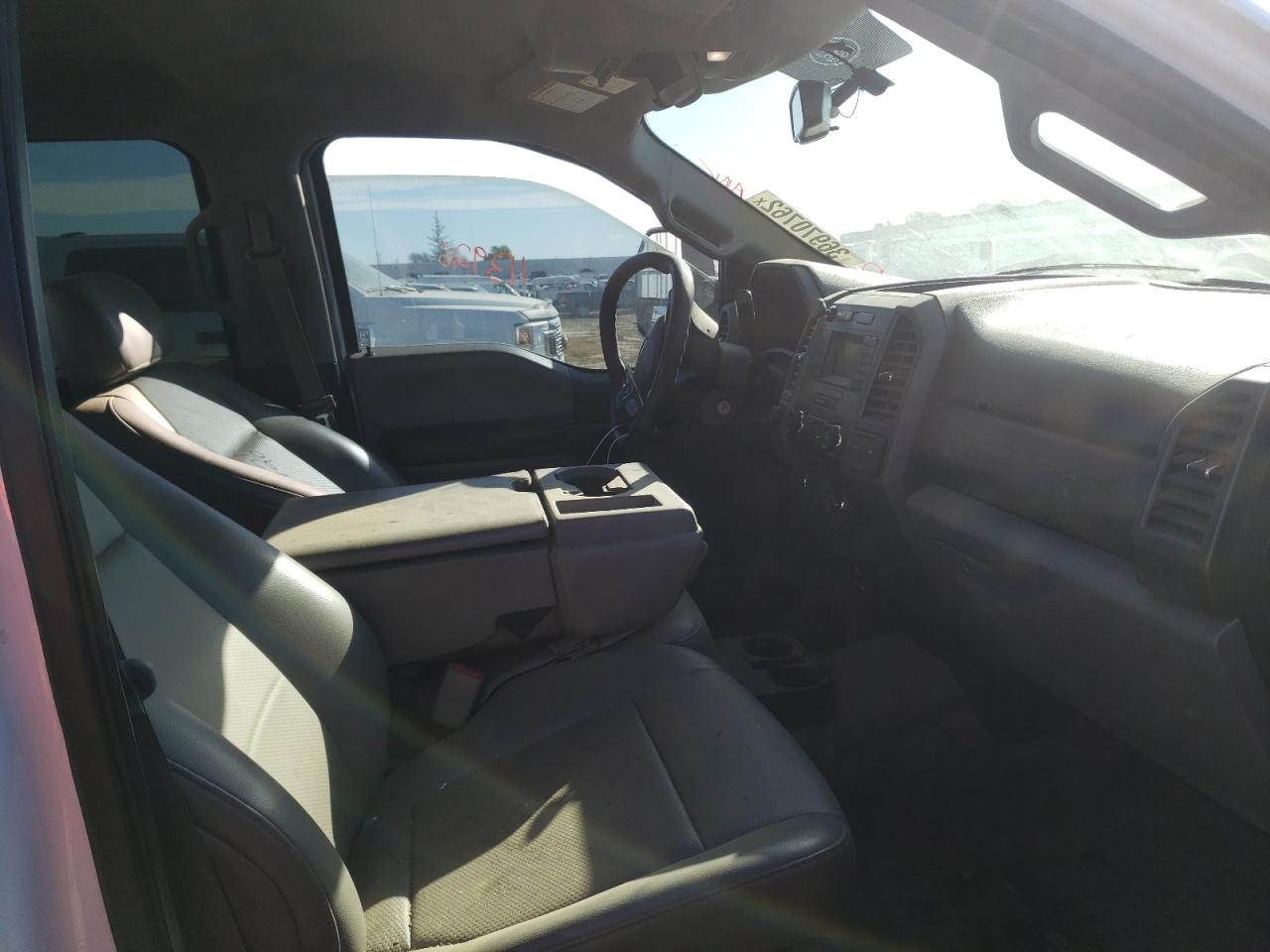 Photo 5 from auction – 2017 FORD F350 SUPER with VIN 1FD8W3FT4HEC82741