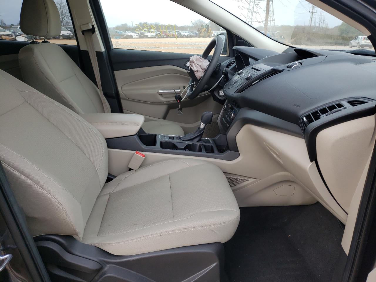 Photo 5 from auction – 2017 FORD ESCAPE SE with VIN 1FMCU0GD4HUC59293