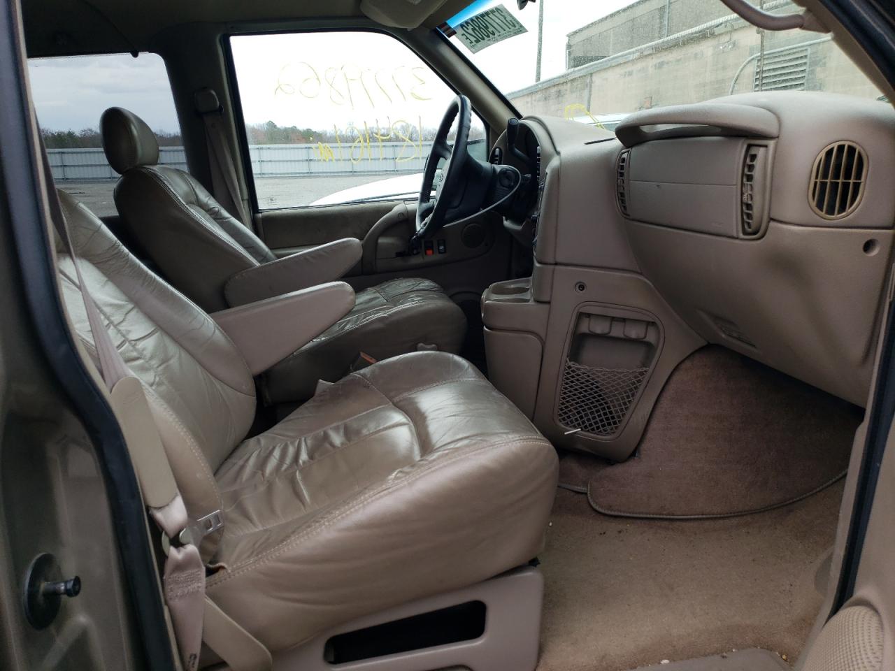 Photo 5 from auction – 2000 CHEVROLET ASTRO with VIN 1GNDM19W4YB199483