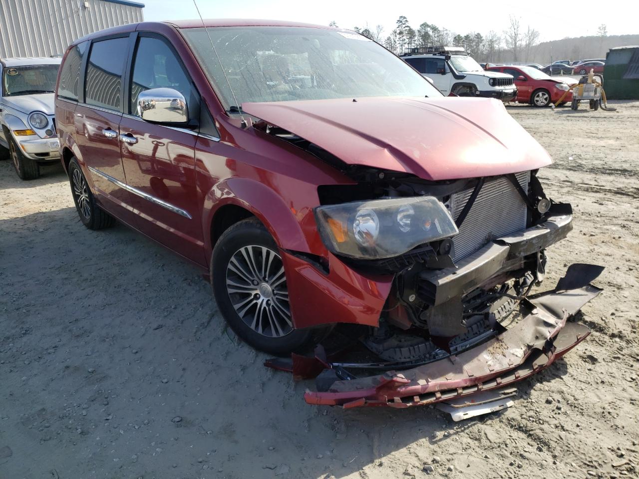 Photo 1 from auction – 2014 CHRYSLER TOWN & COU with VIN 2C4RC1HG7ER238432