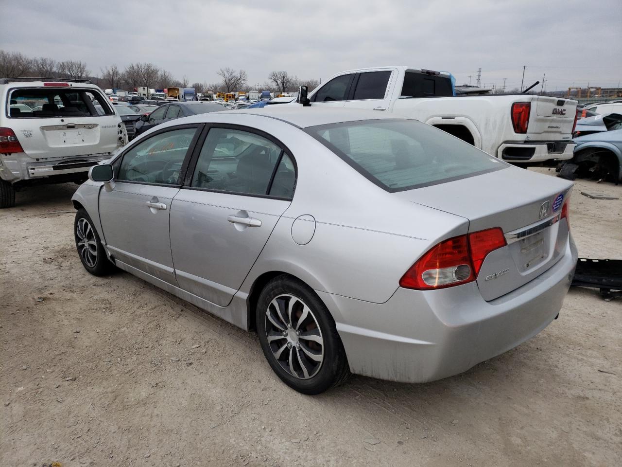Photo 3 from auction – 2010 HONDA CIVIC LX with VIN 19XFA1F50AE077668