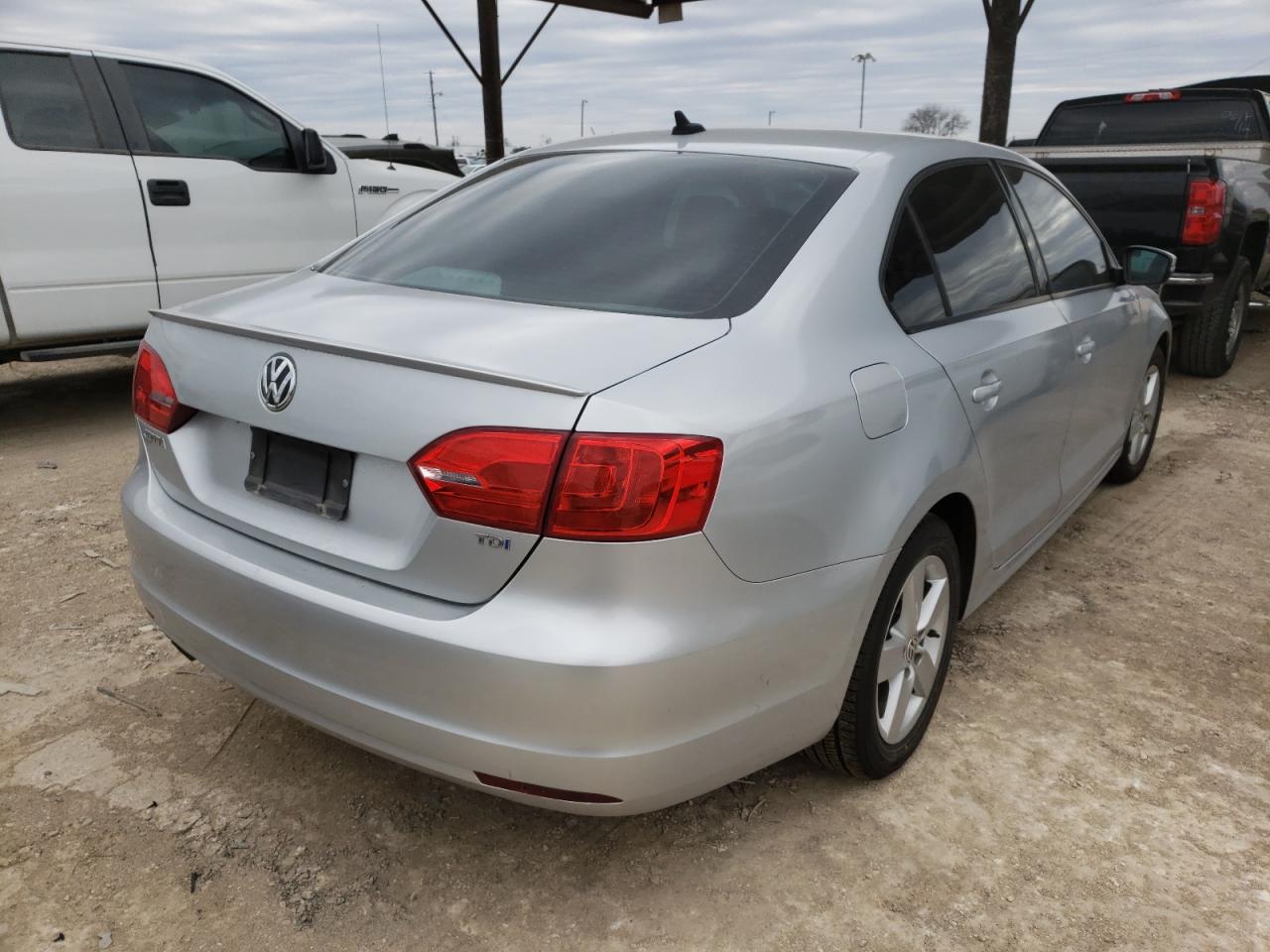 Photo 4 from auction – 2012 VOLKSWAGEN JETTA TDI with VIN 3VW3L7AJ3CM409435