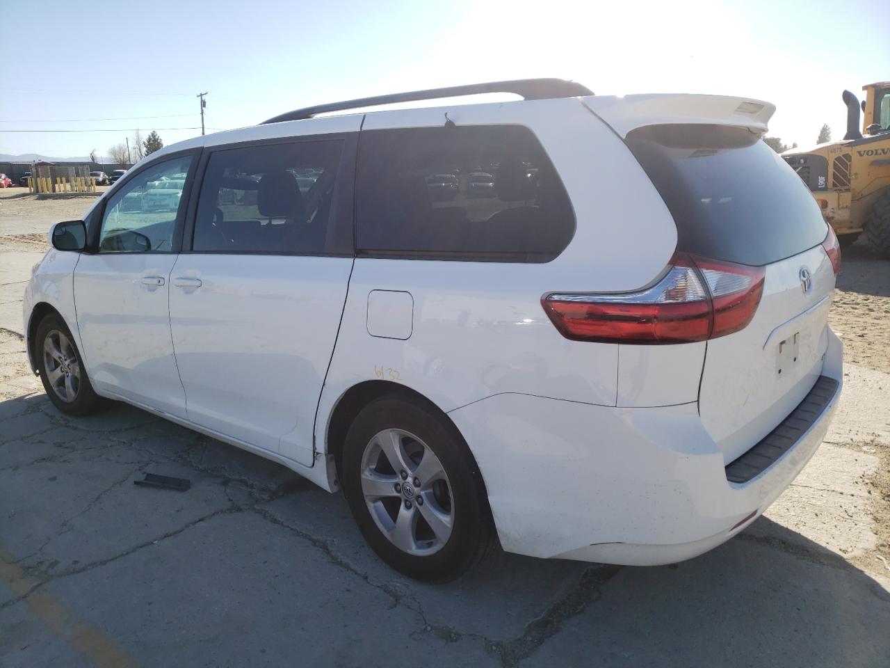 Photo 3 from auction – 2016 TOYOTA SIENNA LE with VIN 5TDKK3DC3GS703463