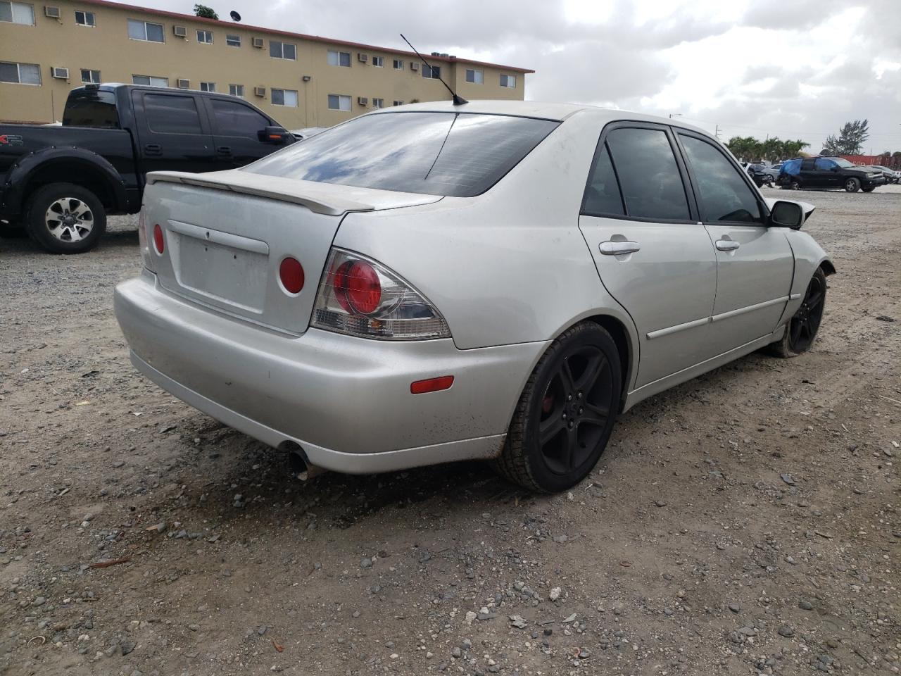 Photo 4 from auction – 2003 LEXUS IS 300 with VIN JTHBD192930080067