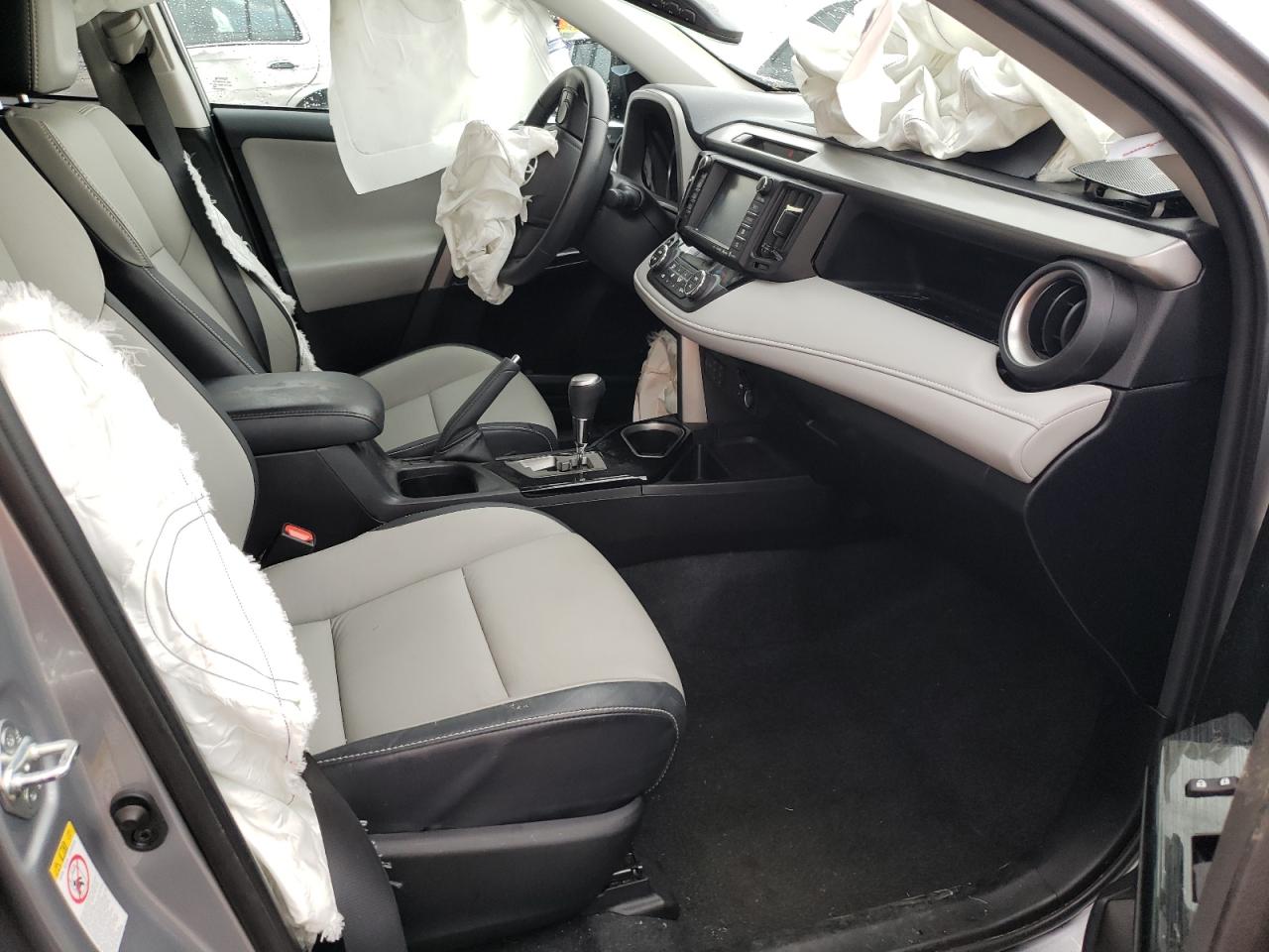 Photo 5 from auction – 2017 TOYOTA RAV4 LIMIT with VIN 2T3DFREV1HW684556