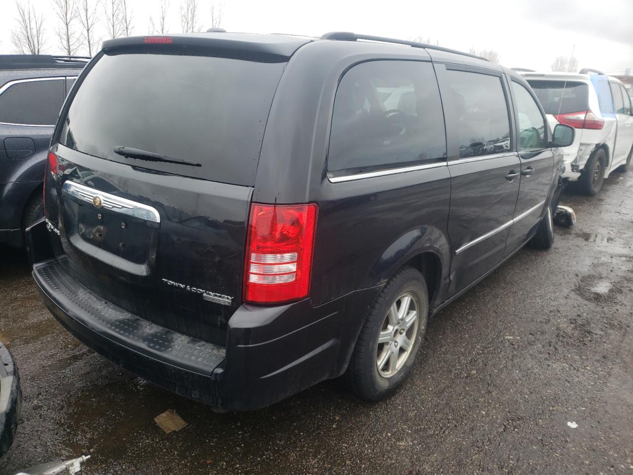Photo 4 from auction – 2010 CHRYSLER TOWN & COU with VIN 2A4RR5DX5AR222021