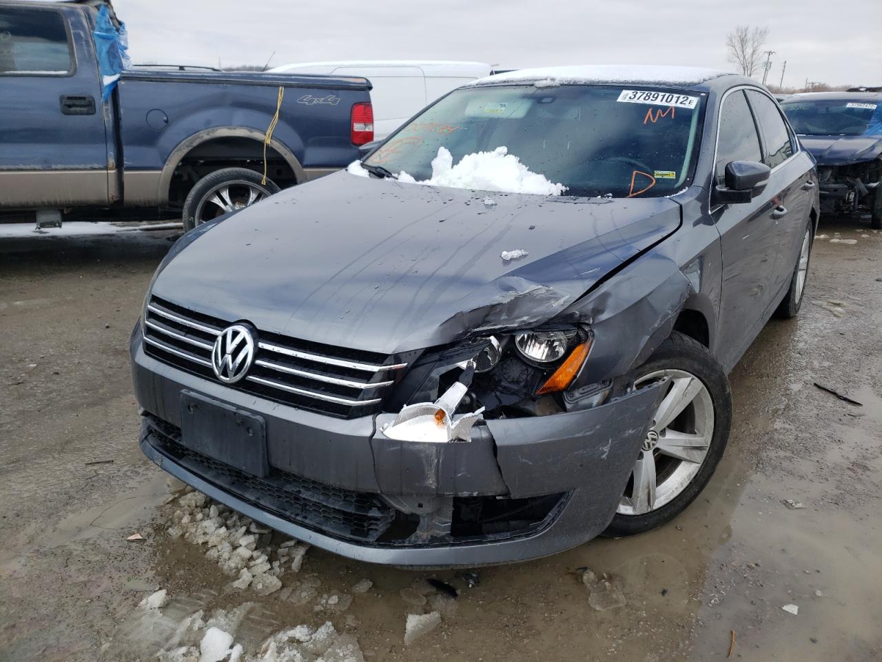 Photo 2 from auction – 2014 VOLKSWAGEN PASSAT SE with VIN 1VWBP7A33EC009834