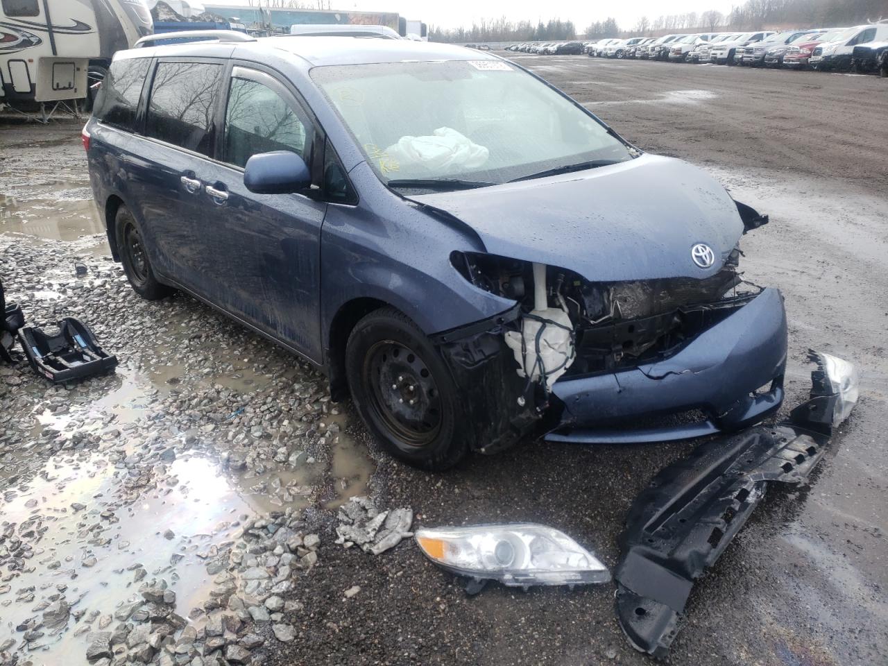 TOYOTA SIENNA LE 2015 with VIN 5TDKK3DC3FS554809 - Photo from auction